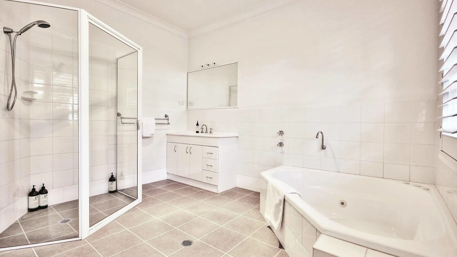 Hotel Dolphin Sands Bed Breakfast Byron Bay